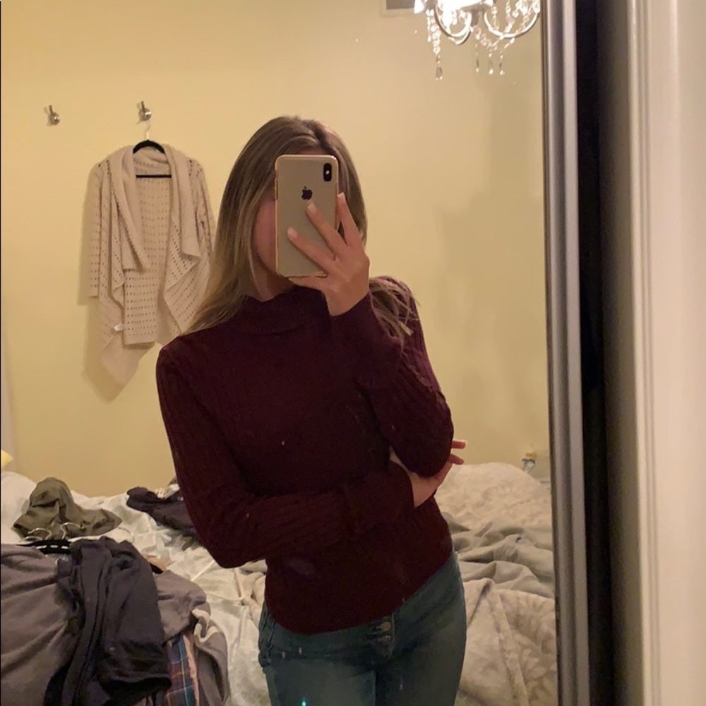 maroon turtle neck